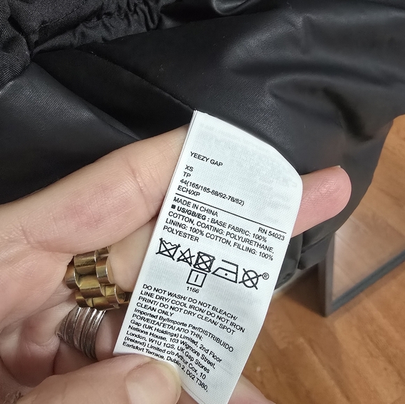 Yeezy Gap engineered by Balenciaga black puffer oversized jacket size XS - Picture 9 of 10